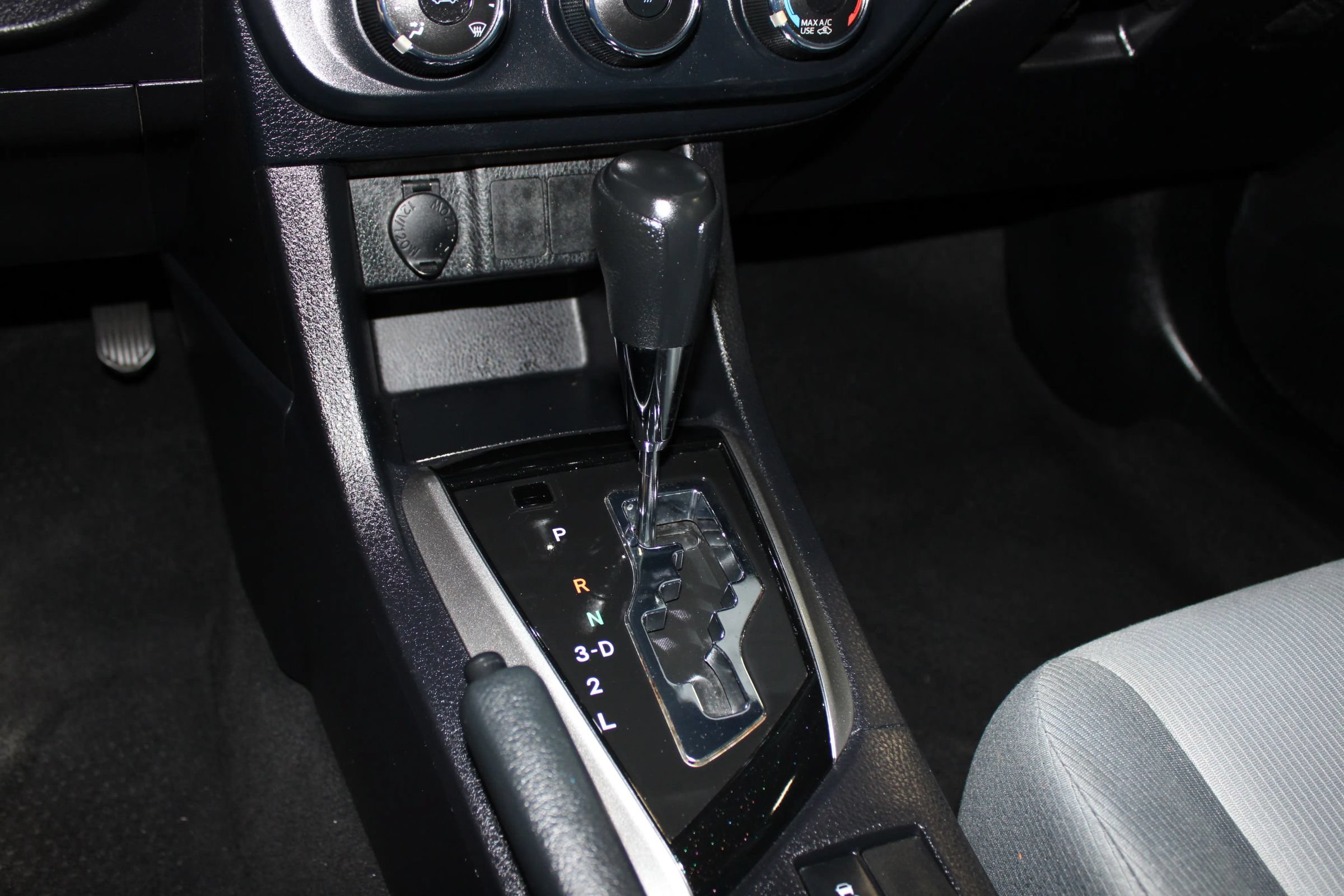 Used 2014 Toyota Corolla L FWD image 15