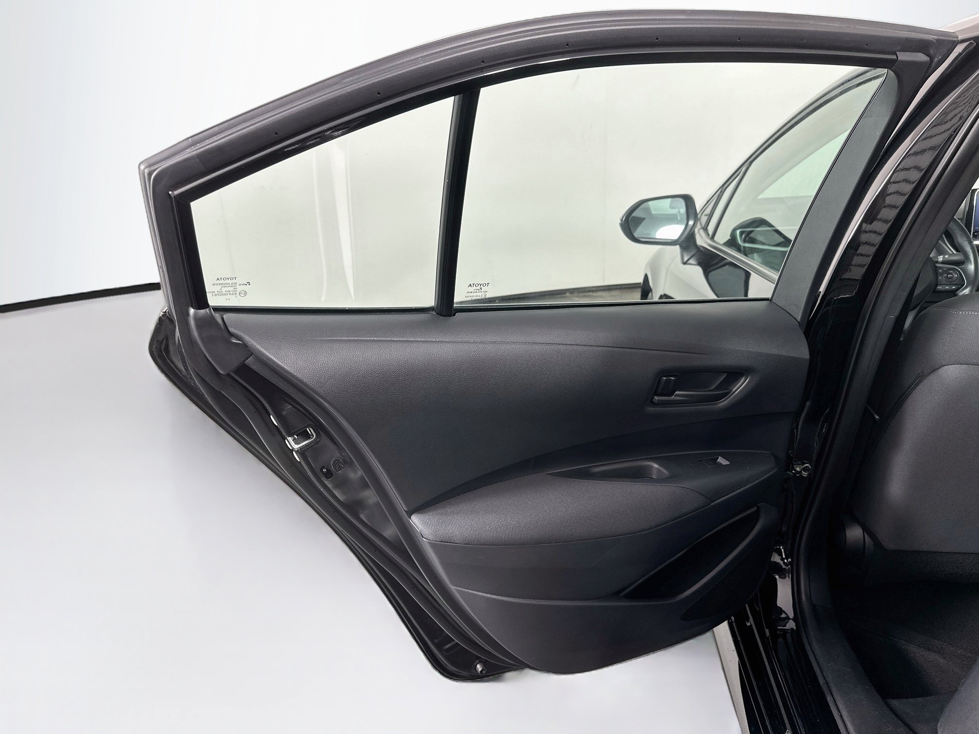 Used 2025 Toyota Corolla LE FWD image 25
