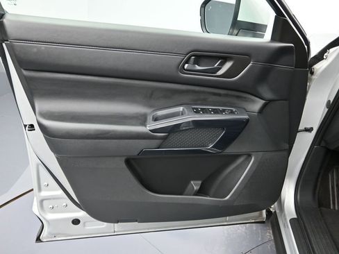 Certified 2024 Nissan Pathfinder SV FWD image 10