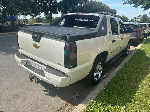 Used 2011 Chevrolet Avalanche LTZ AWD/4WD image 4