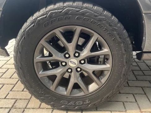 Used 2017 Ford Expedition Limited w/ Equipment Group 301A AWD/4WD image 17