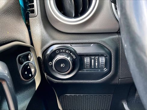 Used 2019 Jeep Wrangler Unlimited Rubicon image 34