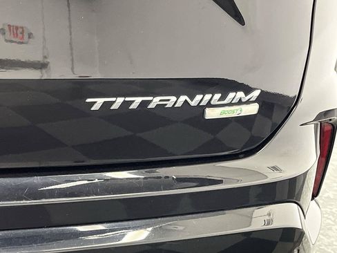 Used 2019 Ford Edge Titanium w/ Equipment Group 301A AWD/4WD image 37