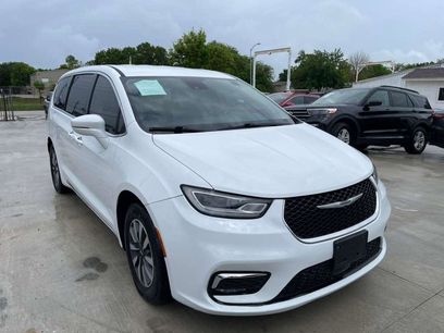 Used 2022 Chrysler Pacifica Touring-L