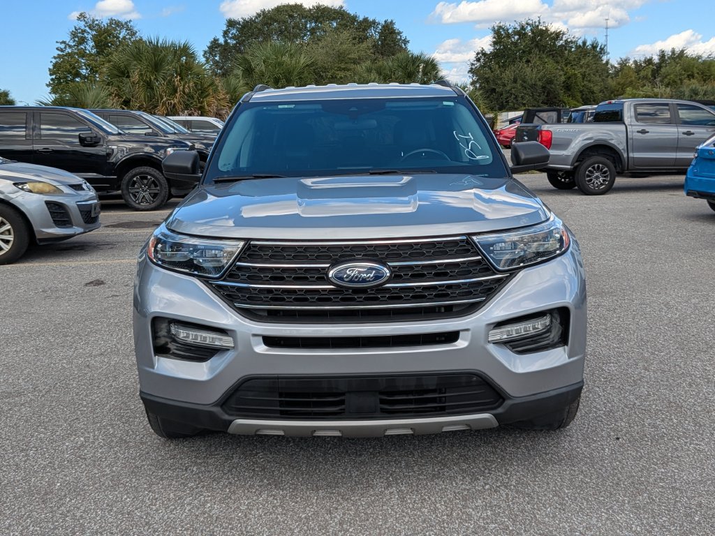 Used 2024 Ford Explorer XLT w/ Equipment Group 202A RWD image 2
