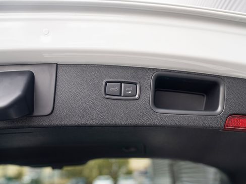 Certified 2026 Porsche Macan image 23