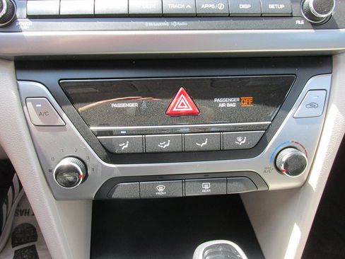 Used 2017 Hyundai Elantra SE FWD image 12
