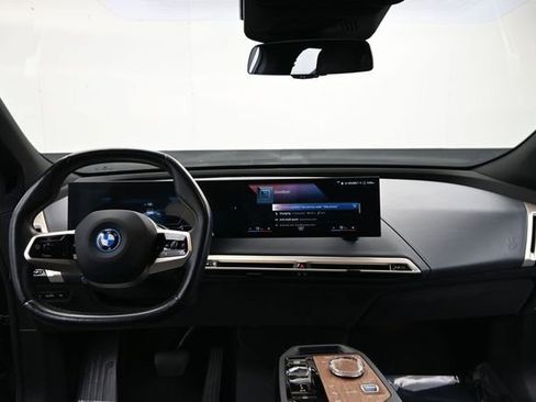 Used 2022 BMW iX xDrive50 AWD/4WD image 15