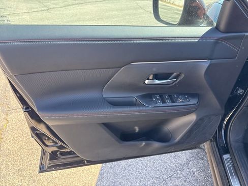 Used 2025 Nissan Kicks SR w/ Illumination Package image 18