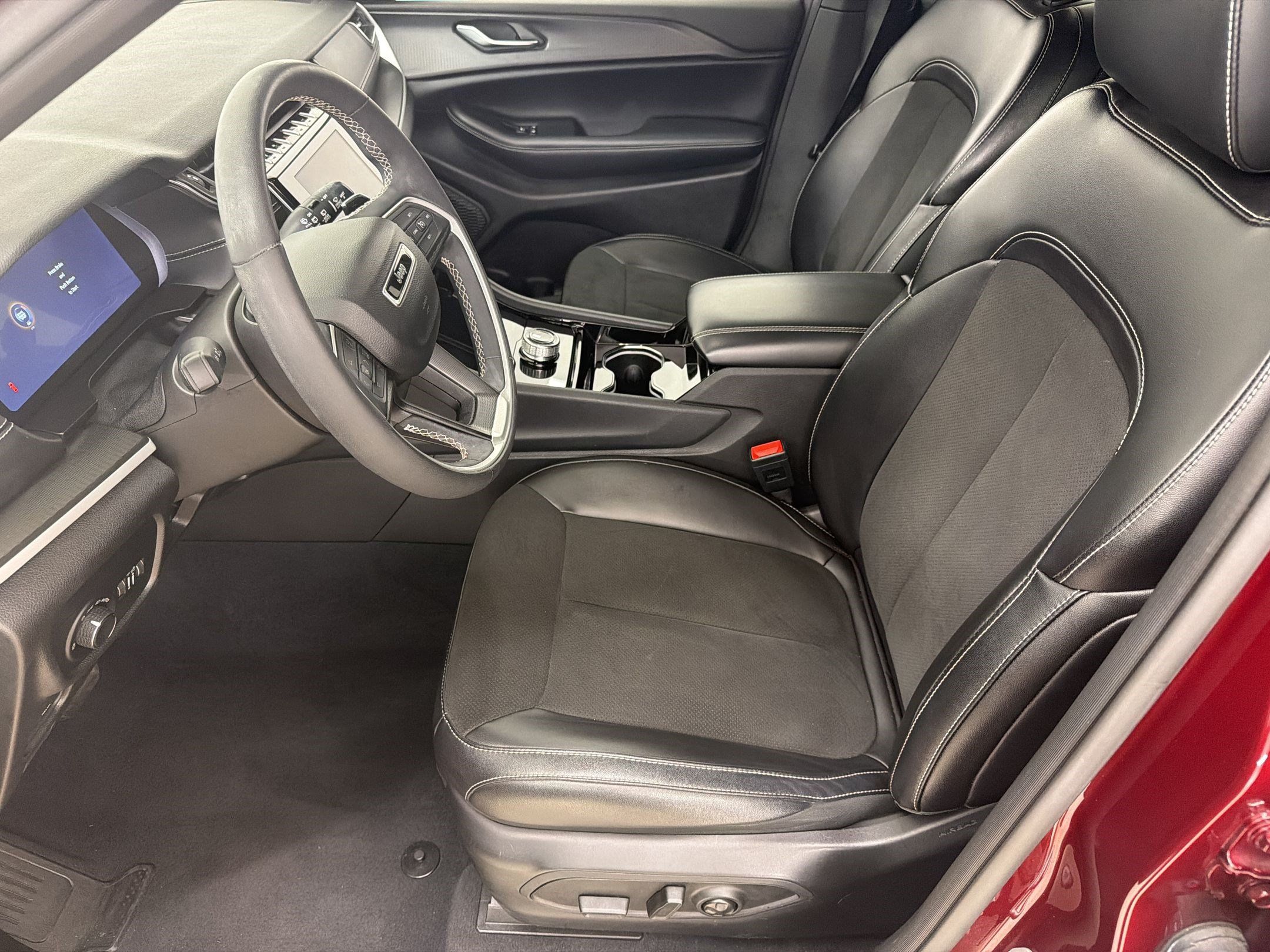 Used 2023 Jeep Grand Cherokee L Laredo AWD/4WD image 5