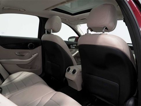 Used 2018 Mercedes-Benz C 300 Sedan image 27