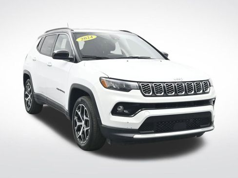 Used 2024 Jeep Compass Limited image 3