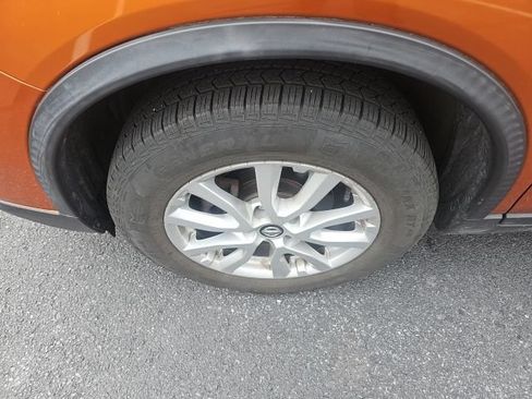 Used 2017 Nissan Rogue SV AWD/4WD image 12