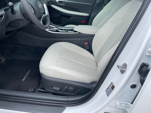 Used 2023 Hyundai Sonata SEL w/ Preferred Accessory Package FWD image 12