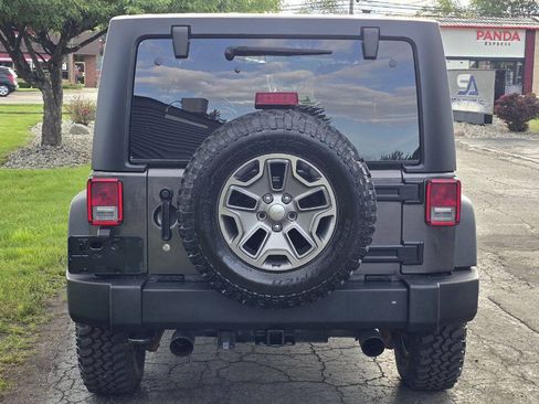 Used 2016 Jeep Wrangler Unlimited Rubicon w/ Dual Top Group AWD/4WD image 5