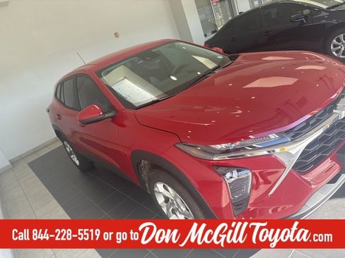 Used 2026 Chevrolet Trax LS w/ LS Convenience Package image 5