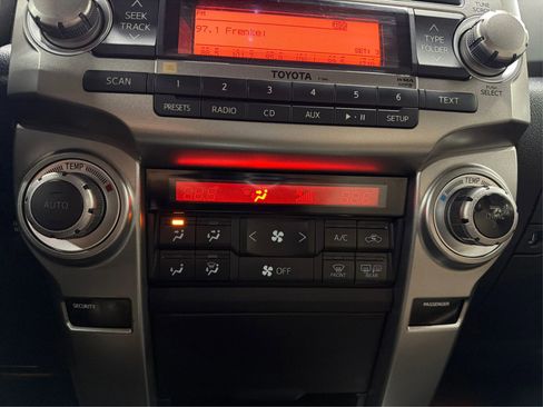 Used 2011 Toyota 4Runner Limited image 22