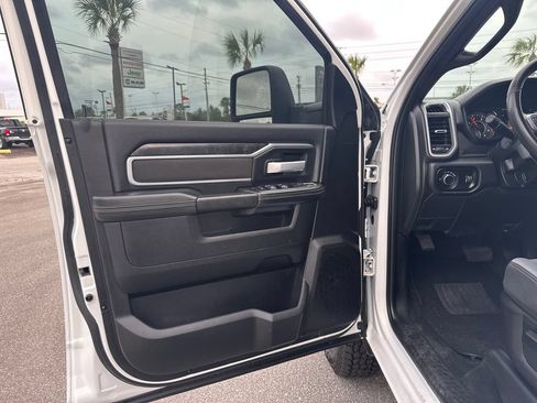 Used 2024 RAM 3500 SLT w/ Quick Order Package 2YG SLT AWD/4WD image 9