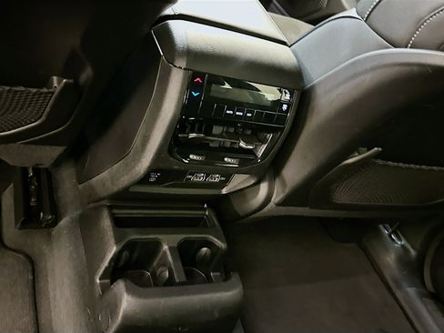 Used 2023 Jeep Grand Cherokee L Laredo image 28