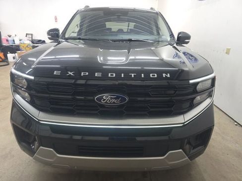 Used 2025 Ford Expedition Platinum AWD/4WD image 25