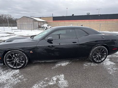Used 2021 Dodge Challenger R/T Scat Pack w/ Scat Pack Stripe image 2