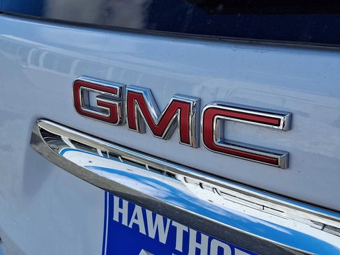 Used 2024 GMC Terrain SLE w/ Driver Convenience Package image 29
