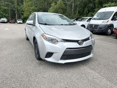 Used 2015 Toyota Corolla LE FWD image 8