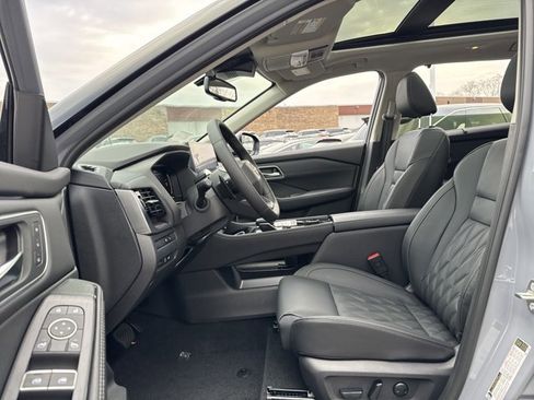 New 2025 Nissan Rogue Platinum w/ Tech Package image 31