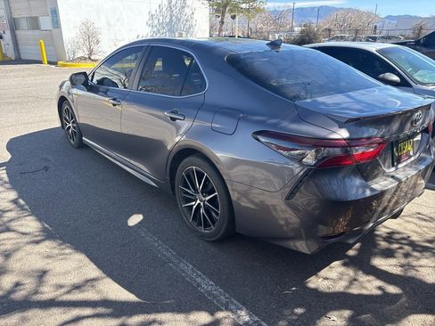 Used 2023 Toyota Camry SE image 3