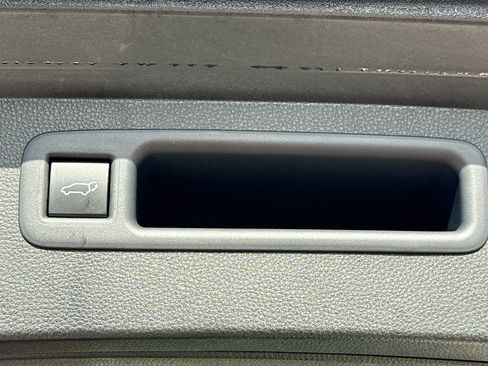 Used 2021 Toyota Highlander XLE image 13