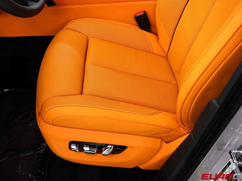 Used 2023 Rolls-Royce Cullinan Black Badge w/ Dark Exterior Package image 43