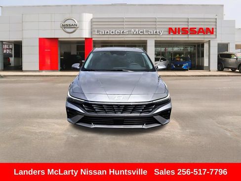 Used 2024 Hyundai Elantra Limited FWD image 11