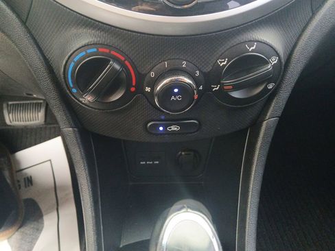 Used 2012 Hyundai Accent SE FWD image 16