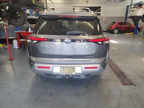 Certified 2022 Nissan Pathfinder Platinum w/ Cargo Package FWD image 12