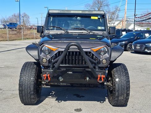 Used 2018 Jeep Wrangler Unlimited Sport S image 2
