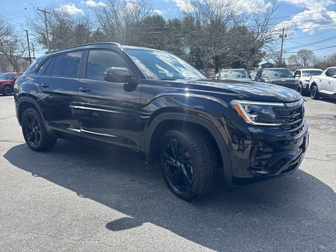 Used 2025 Volkswagen Atlas Cross Sport SEL R-Line AWD/4WD image 2
