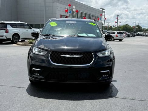 Used 2024 Chrysler Pacifica Touring-L FWD image 8