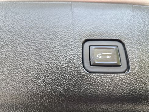 Used 2023 Chevrolet Traverse LT AWD/4WD image 28