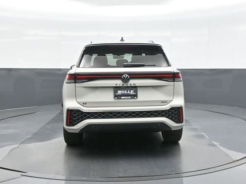 New 2026 Volkswagen Tiguan SE R-Line AWD/4WD image 6