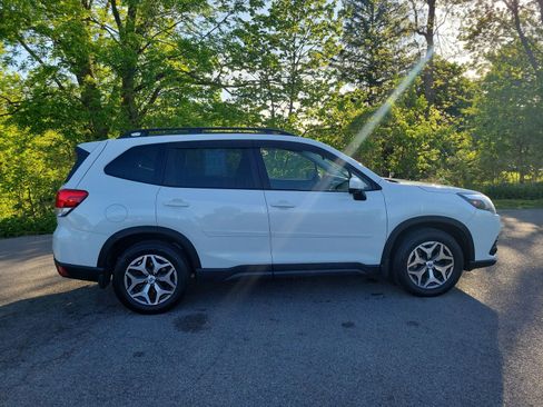Certified 2023 Subaru Forester Premium AWD/4WD image 6