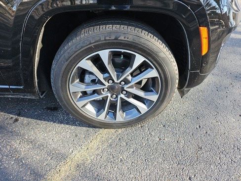 Used 2023 Jeep Grand Cherokee Overland w/ Advanced Protech Group III image 10