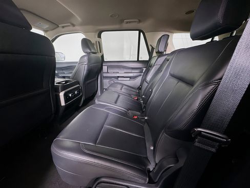 Used 2024 Ford Expedition XLT image 28