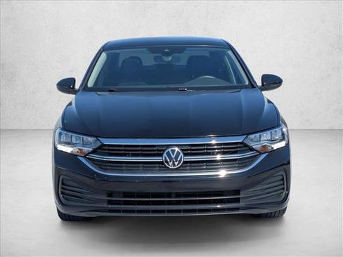 Used 2022 Volkswagen Jetta SE FWD image 2