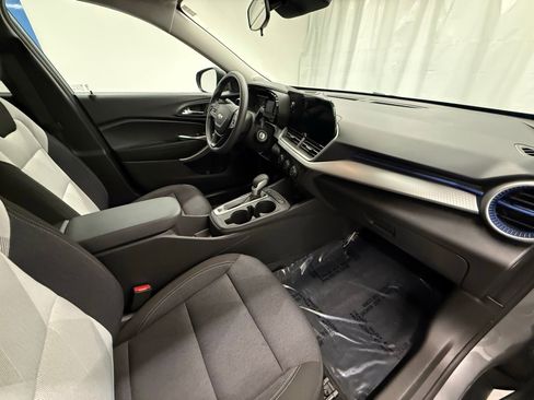 Used 2024 Chevrolet Trax LS image 8