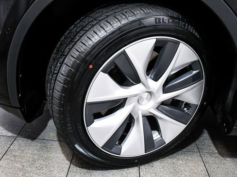 Used 2021 Tesla Model Y Long Range AWD/4WD image 7