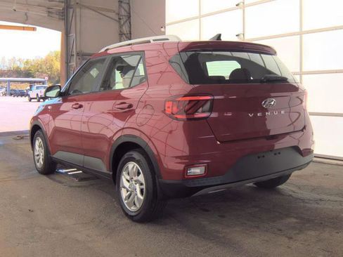 Used 2020 Hyundai Venue SEL FWD image 3