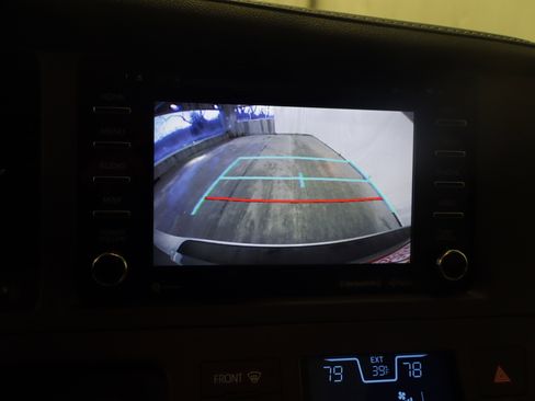 Used 2019 Toyota Sienna XLE image 13