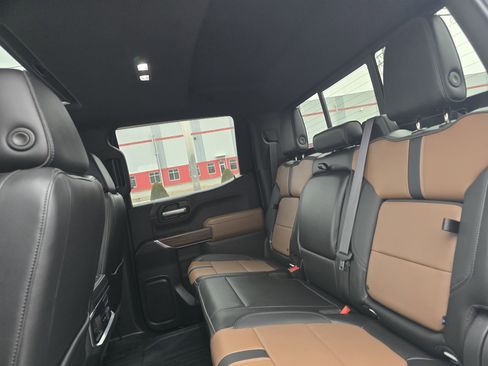 Used 2021 Chevrolet Silverado 1500 High Country w/ Technology Package image 14