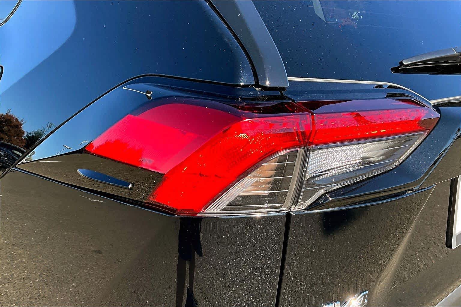 Certified 2025 Toyota RAV4 XLE AWD/4WD image 28
