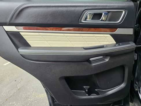 Used 2016 Ford Explorer Platinum AWD/4WD image 30